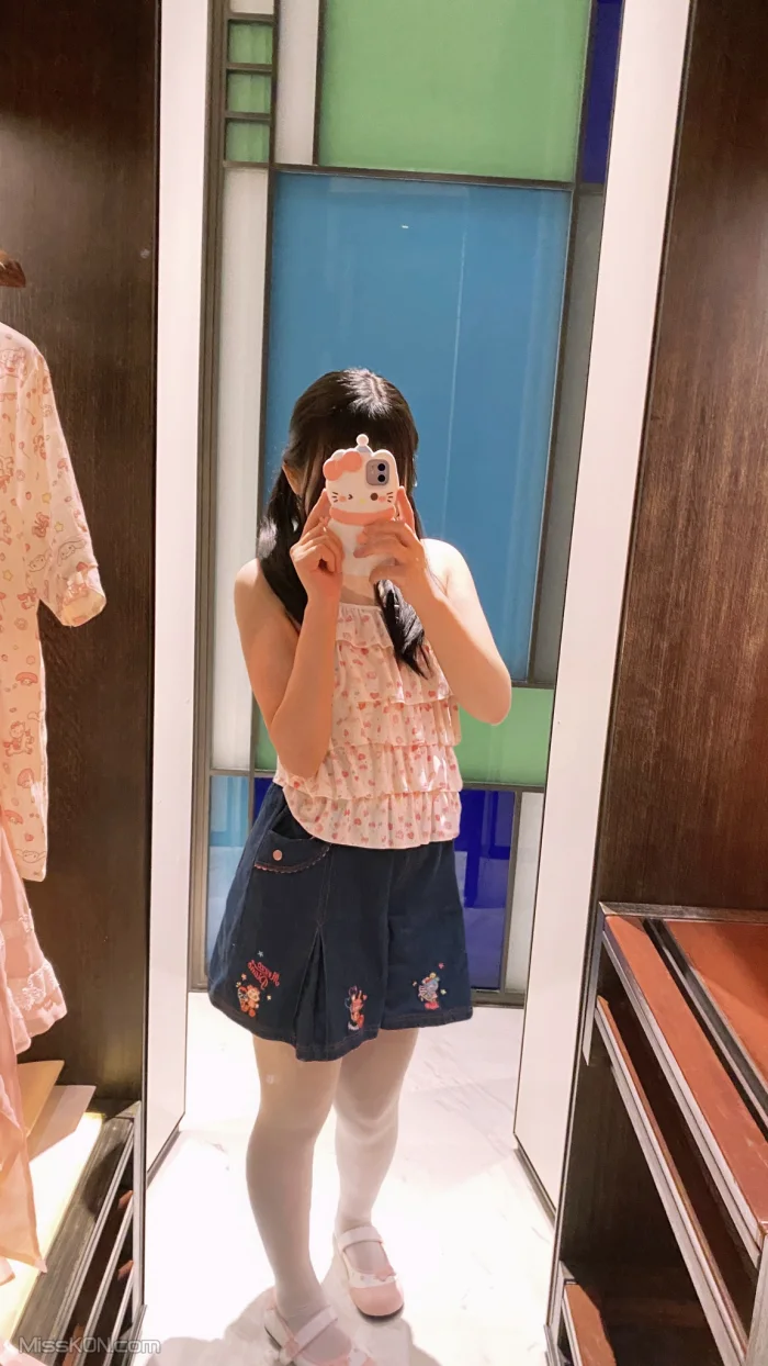 小亦无敌_ 极品颜值可爱少女 丰满小萝莉 爱爱 裸舞 私拍