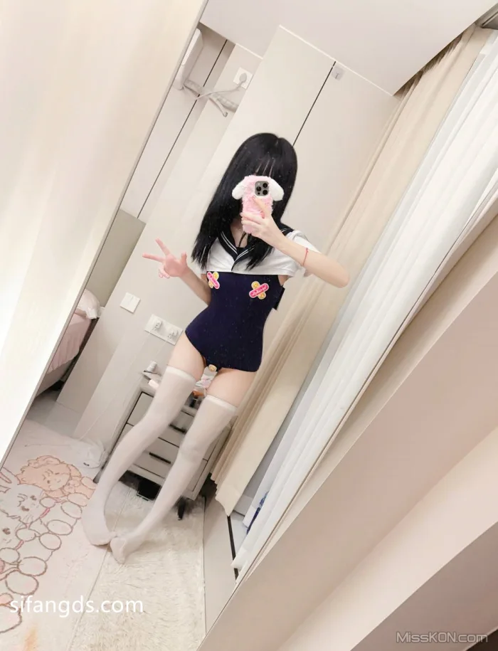 小甜泪_ 合法萝莉 私拍付费解锁