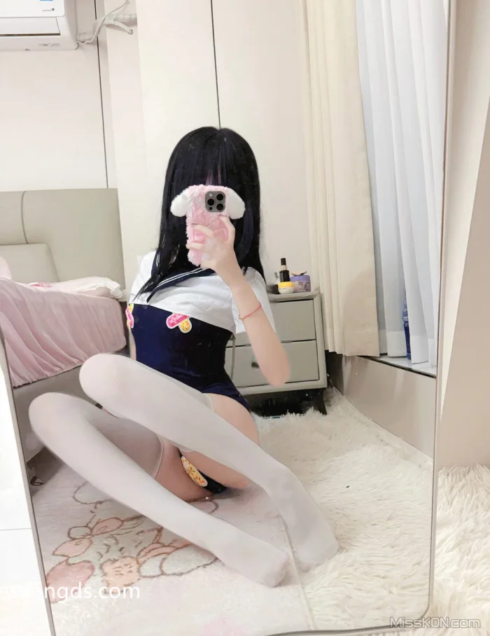 小甜泪_ 合法萝莉 私拍付费解锁