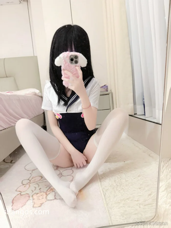 小甜泪_ 合法萝莉 私拍付费解锁