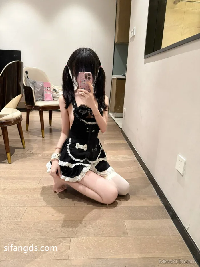 小甜泪_ 合法萝莉 私拍付费解锁