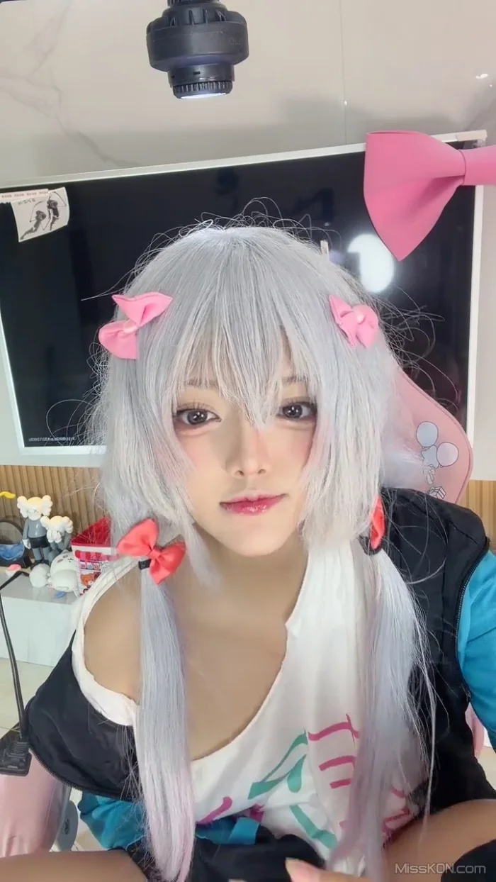 张婉萌_ 二次元校花 美到炸 尺度突破