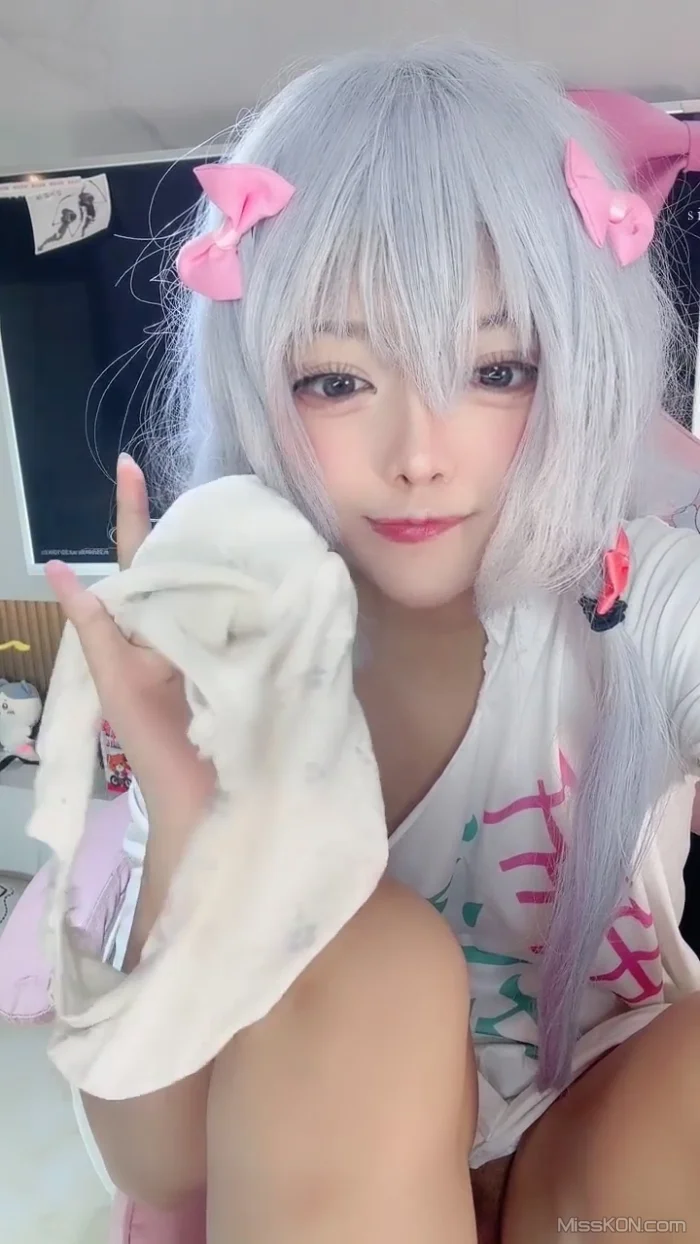 张婉萌_ 二次元校花 美到炸 尺度突破