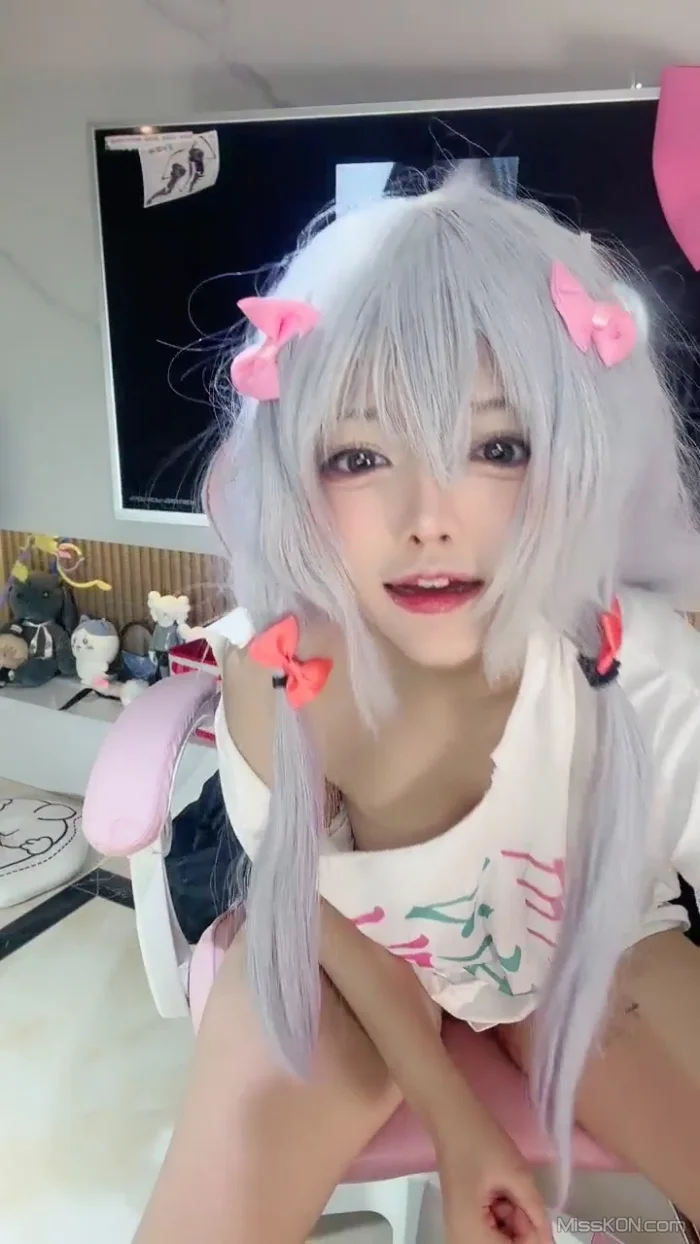 张婉萌_ 二次元校花 美到炸 尺度突破