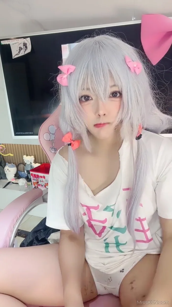 张婉萌_ 二次元校花 美到炸 尺度突破