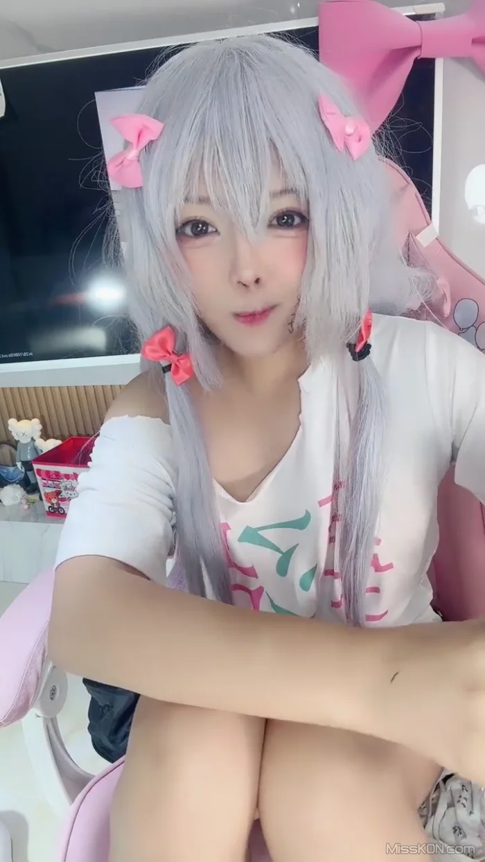 张婉萌_ 二次元校花 美到炸 尺度突破