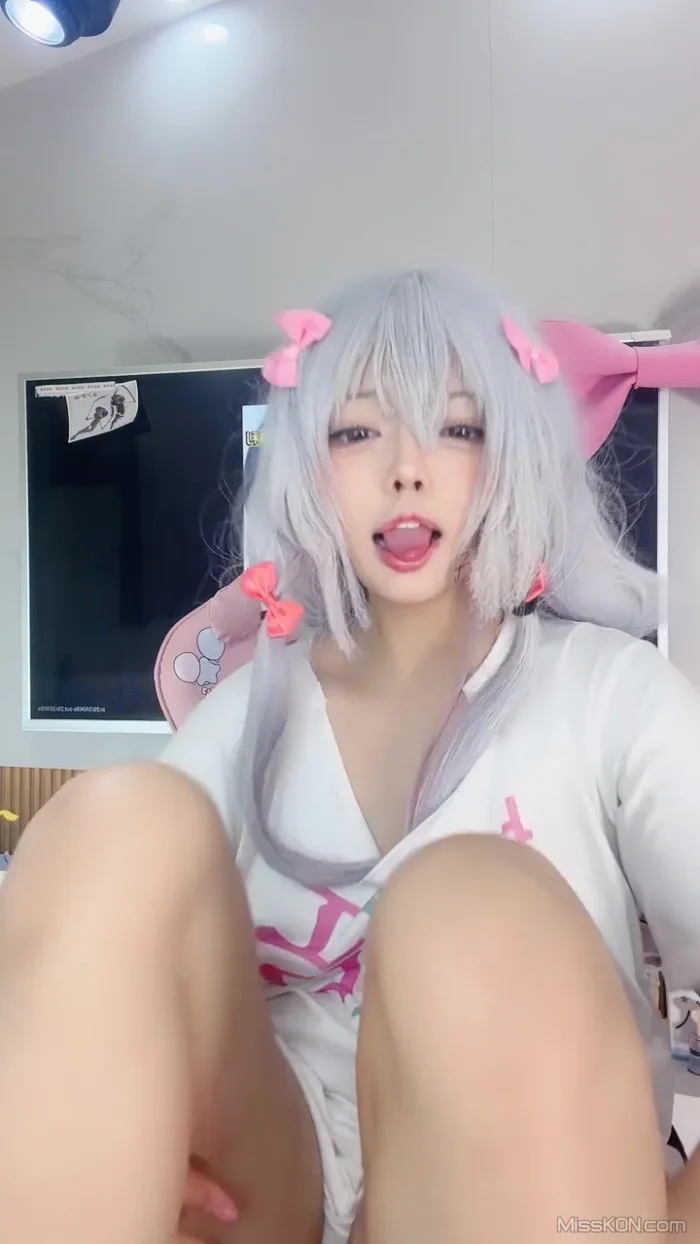 张婉萌_ 二次元校花 美到炸 尺度突破