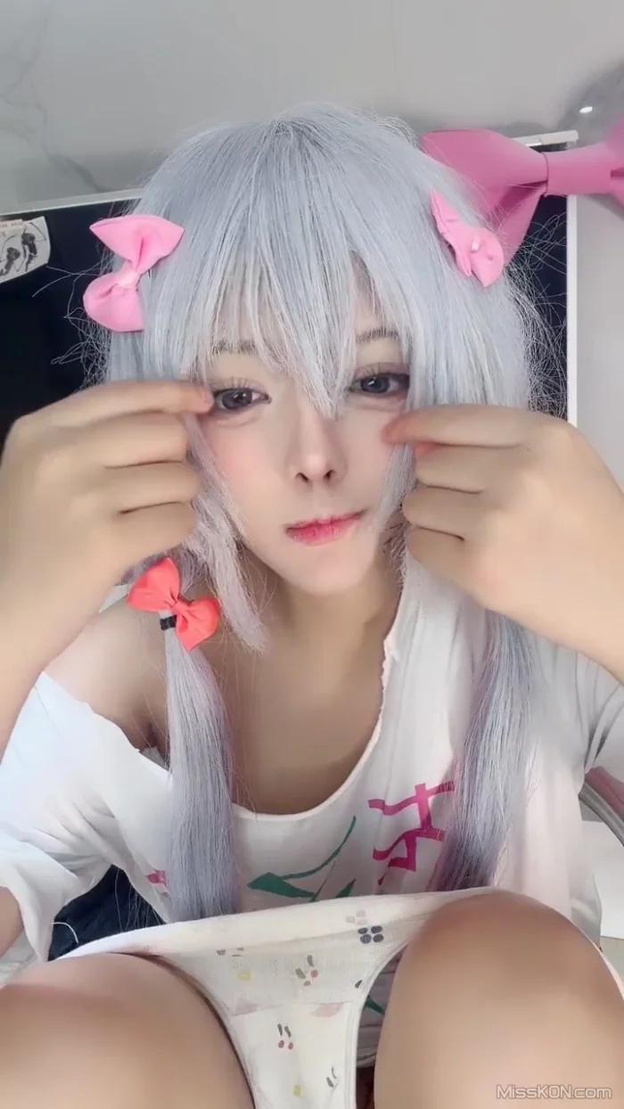 张婉萌_ 二次元校花 美到炸 尺度突破