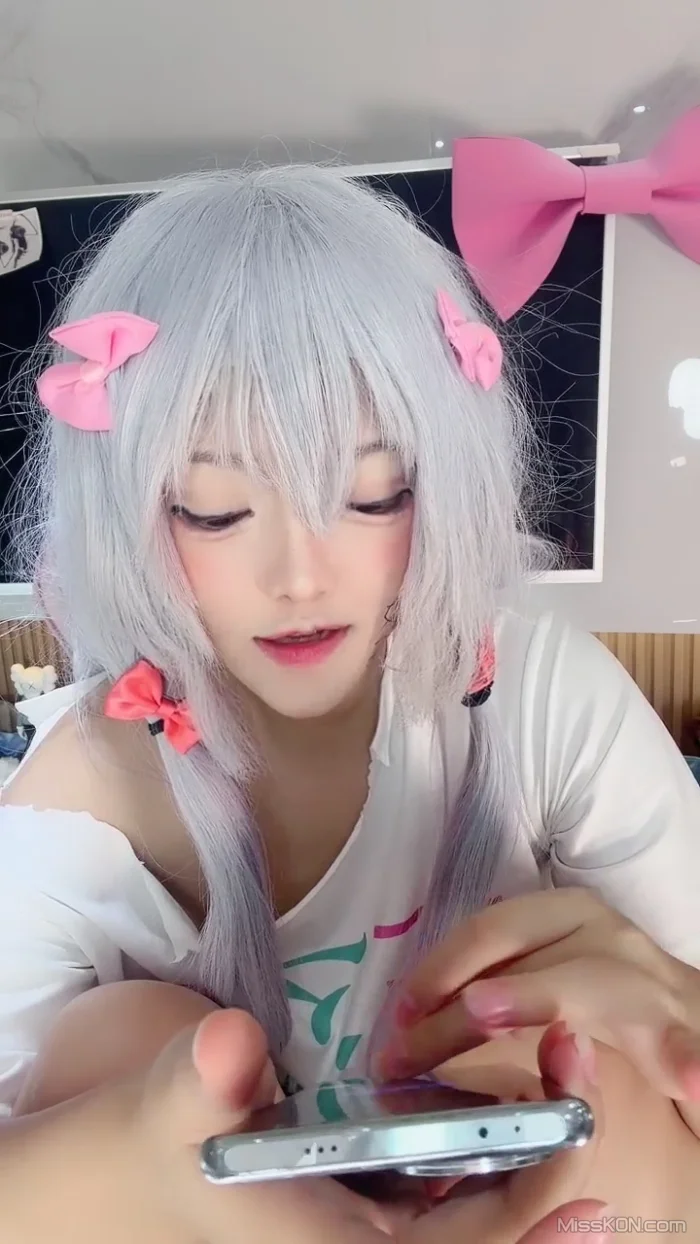 张婉萌_ 二次元校花 美到炸 尺度突破