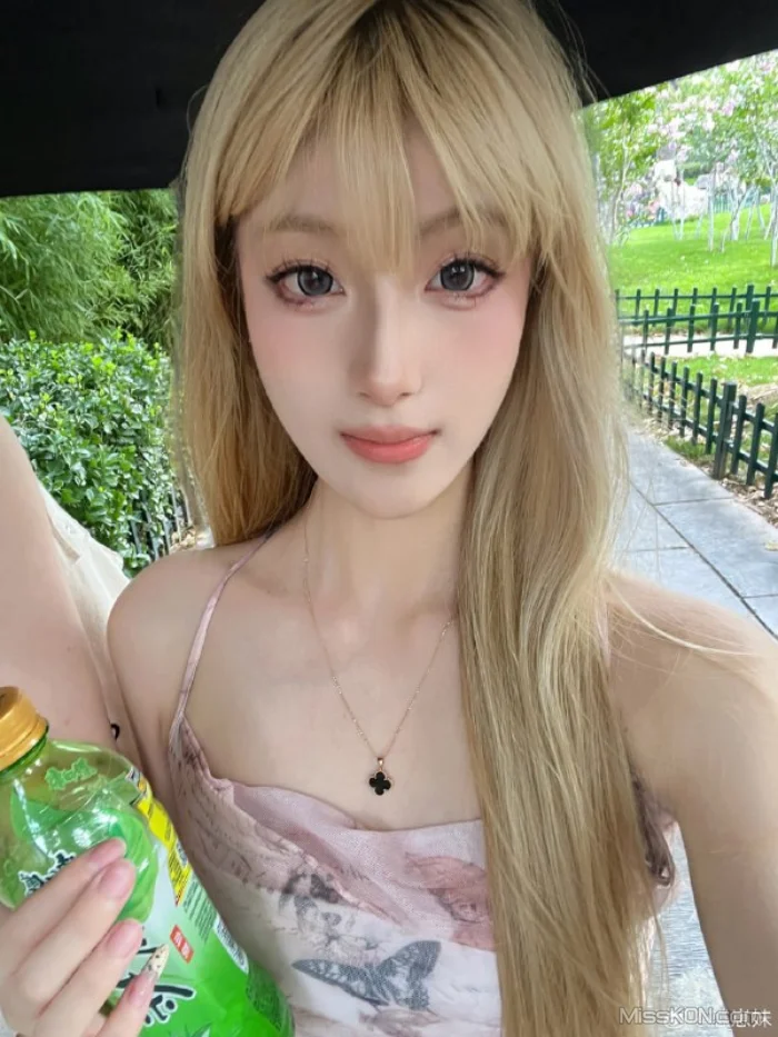 赵思珊_ 山东潍坊艺校毕业生 百米高空摩天轮啪啪 日常车震刺激感