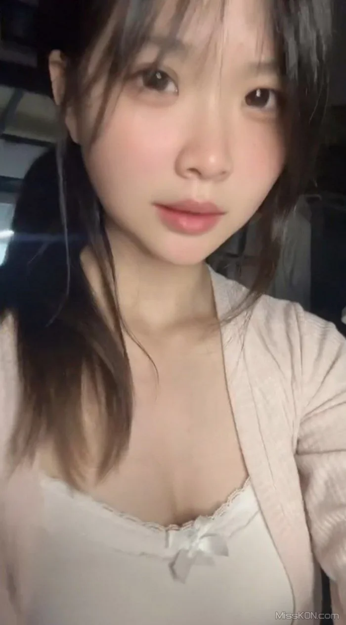 超级困_ 宅女萝莉 闷骚妹大尺度自拍