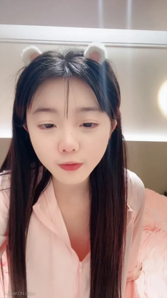 06小兔牙_ 可爱萝莉学妹 蝴蝶蜜屄 担心她给自己撕扯坏了