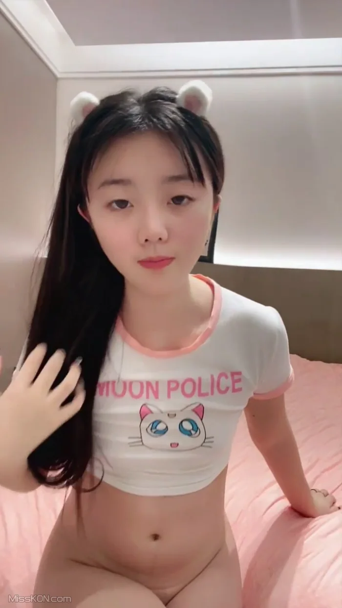 06小兔牙_ 可爱萝莉学妹 蝴蝶蜜屄 担心她给自己撕扯坏了