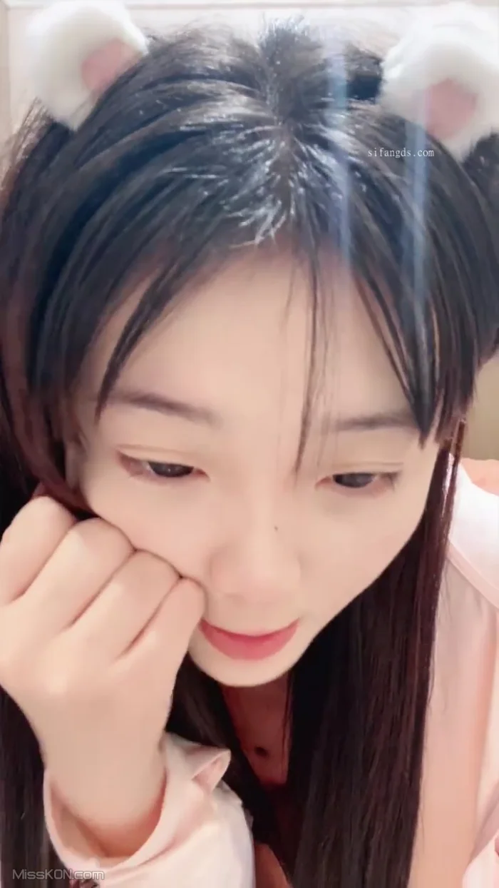 06小兔牙_ 可爱萝莉学妹 蝴蝶蜜屄 担心她给自己撕扯坏了