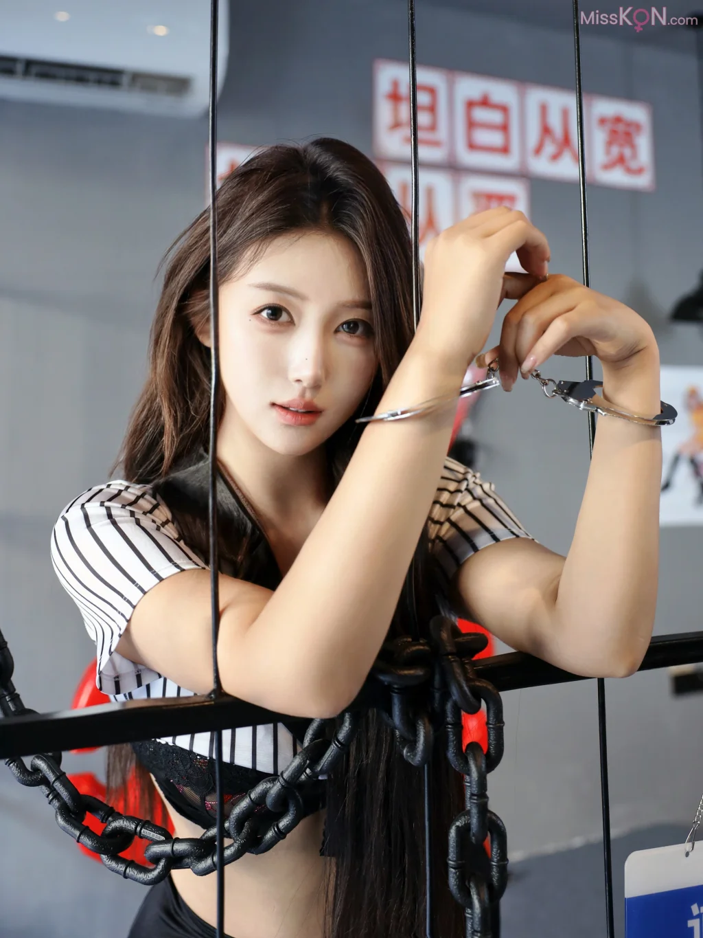 [XR Uncensored] 梨霜儿 & 金允希_ R18 秀人网模特 监狱风云 +S