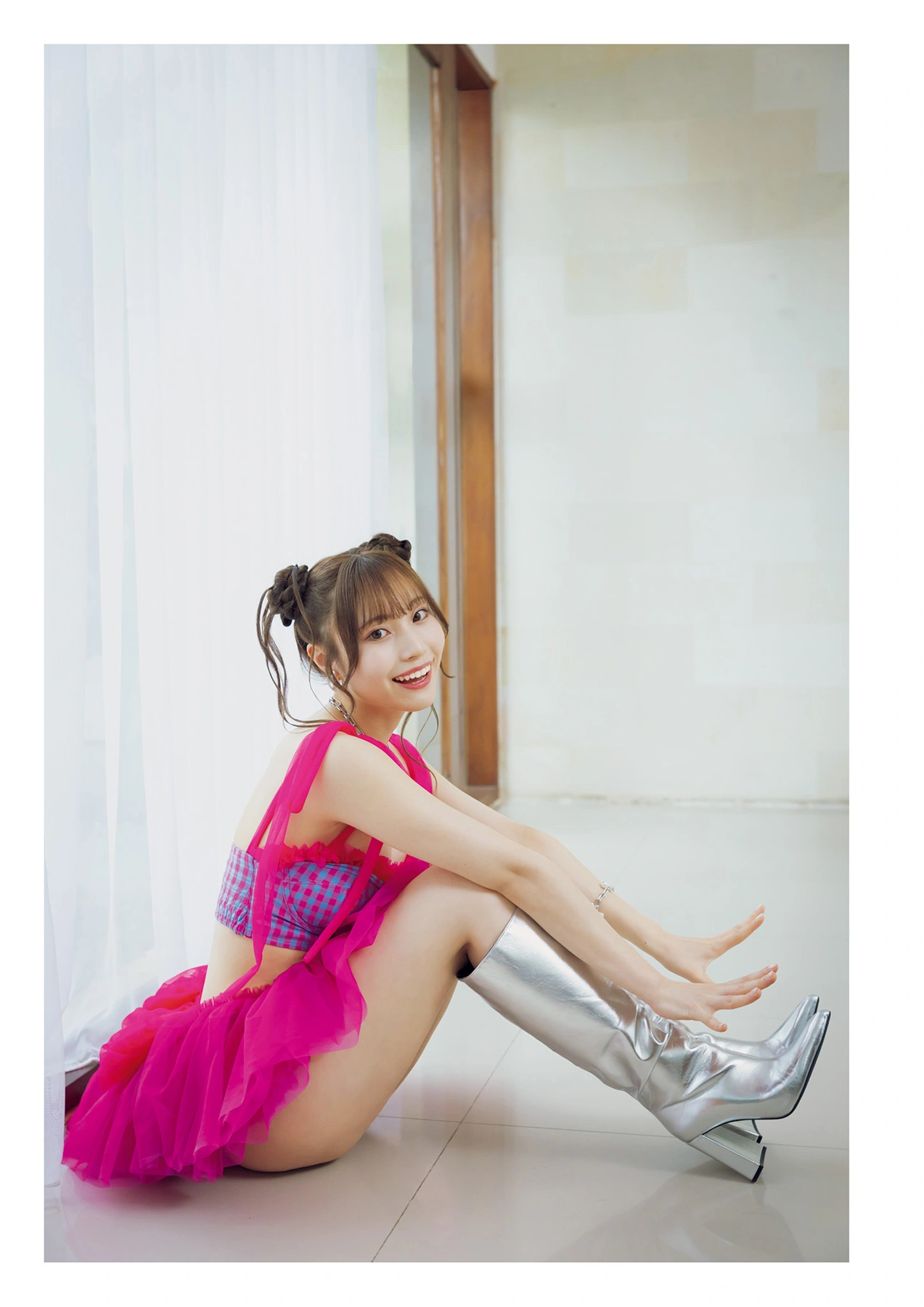 Saaya Kawagoe 川越紗彩, 1st写真集 「なんとかなるなる」 Set.03