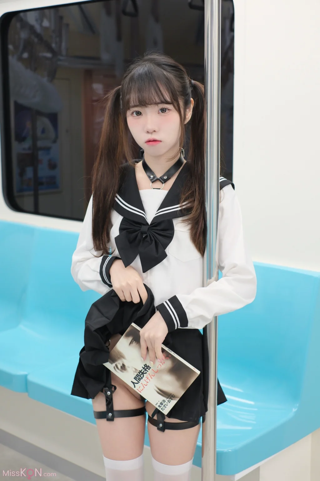 Coser@可可小白兔_ 電車上の女高中生
