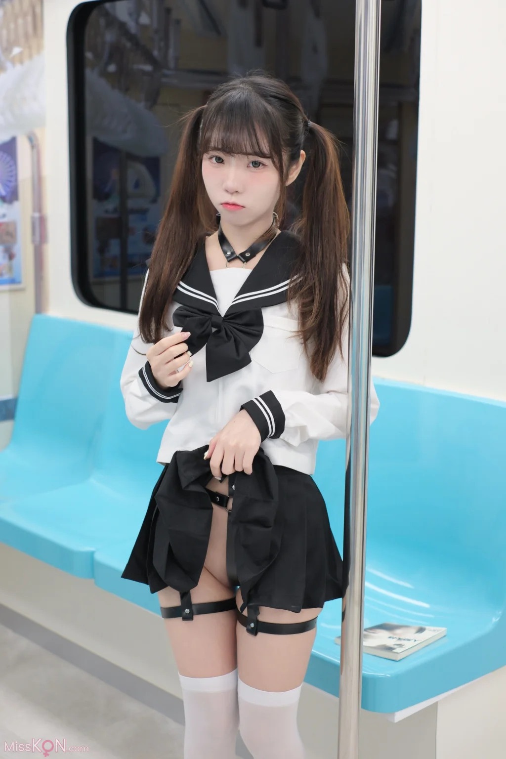 Coser@可可小白兔_ 電車上の女高中生