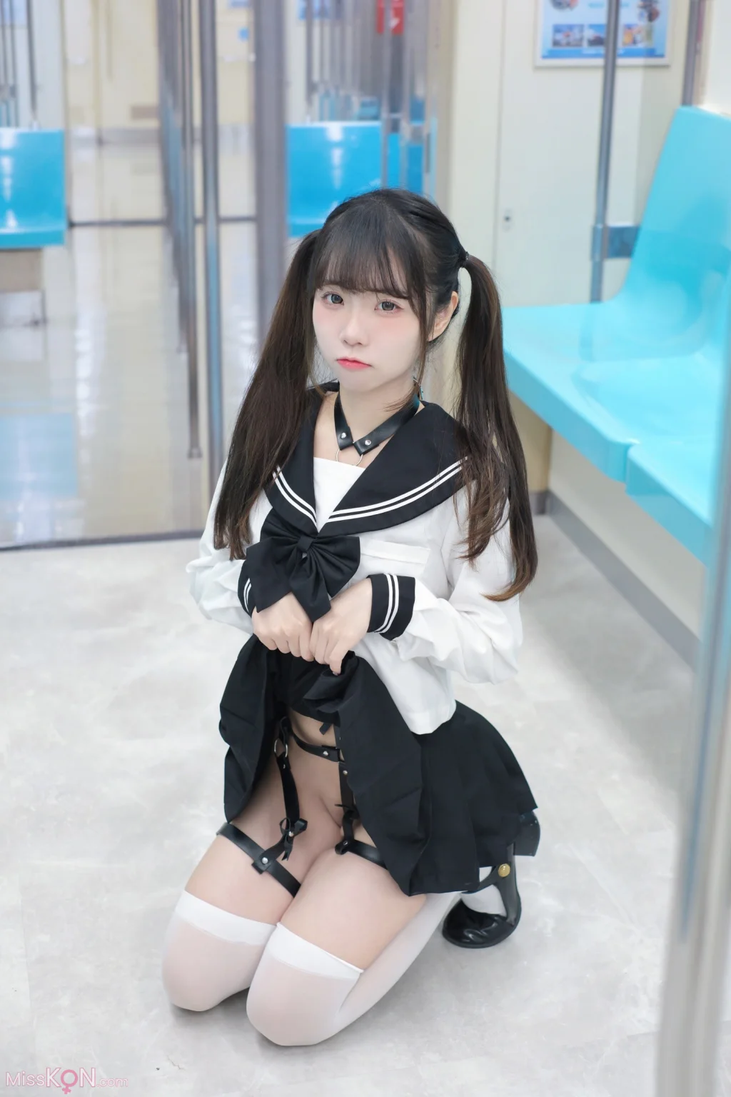 Coser@可可小白兔_ 電車上の女高中生