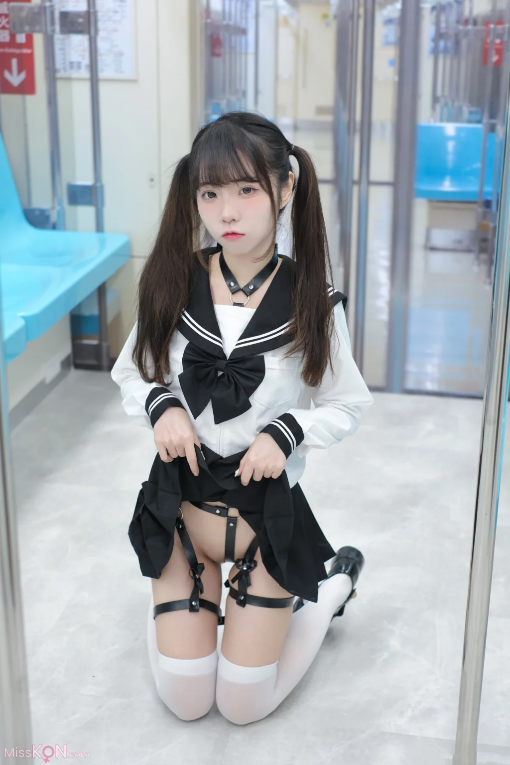 Coser@可可小白兔_ 電車上の女高中生