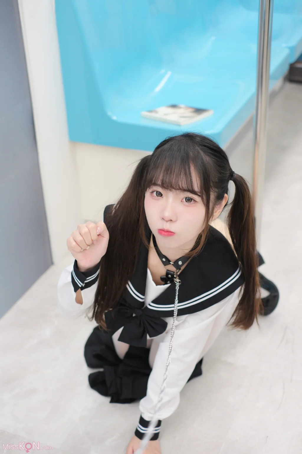 Coser@可可小白兔_ 電車上の女高中生