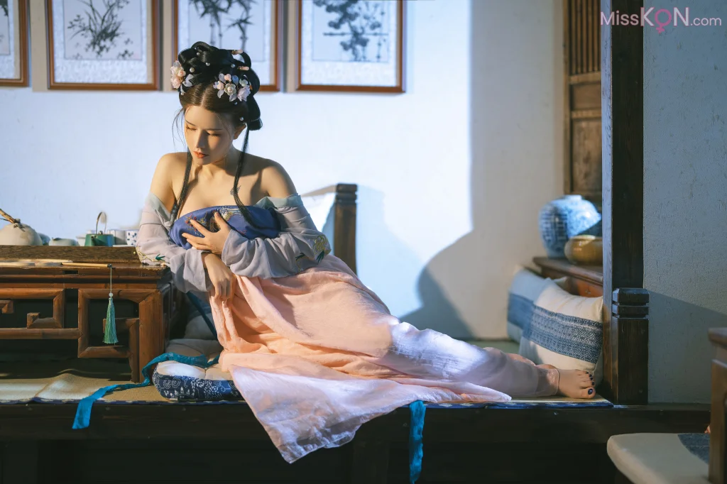 Coser@鹿八岁_ 花想容