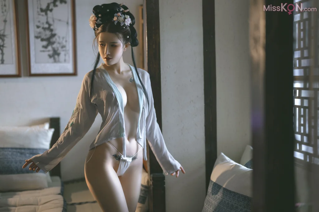 Coser@鹿八岁_ 花想容