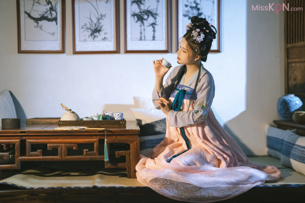 Coser@鹿八岁_ 花想容