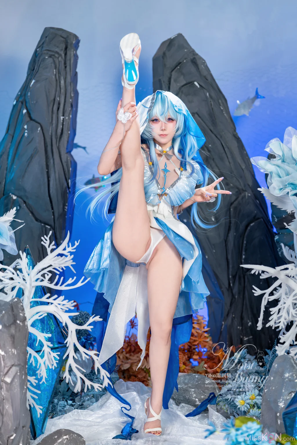 Coser@黏黏团子兔_ 11月作品『守岸人』