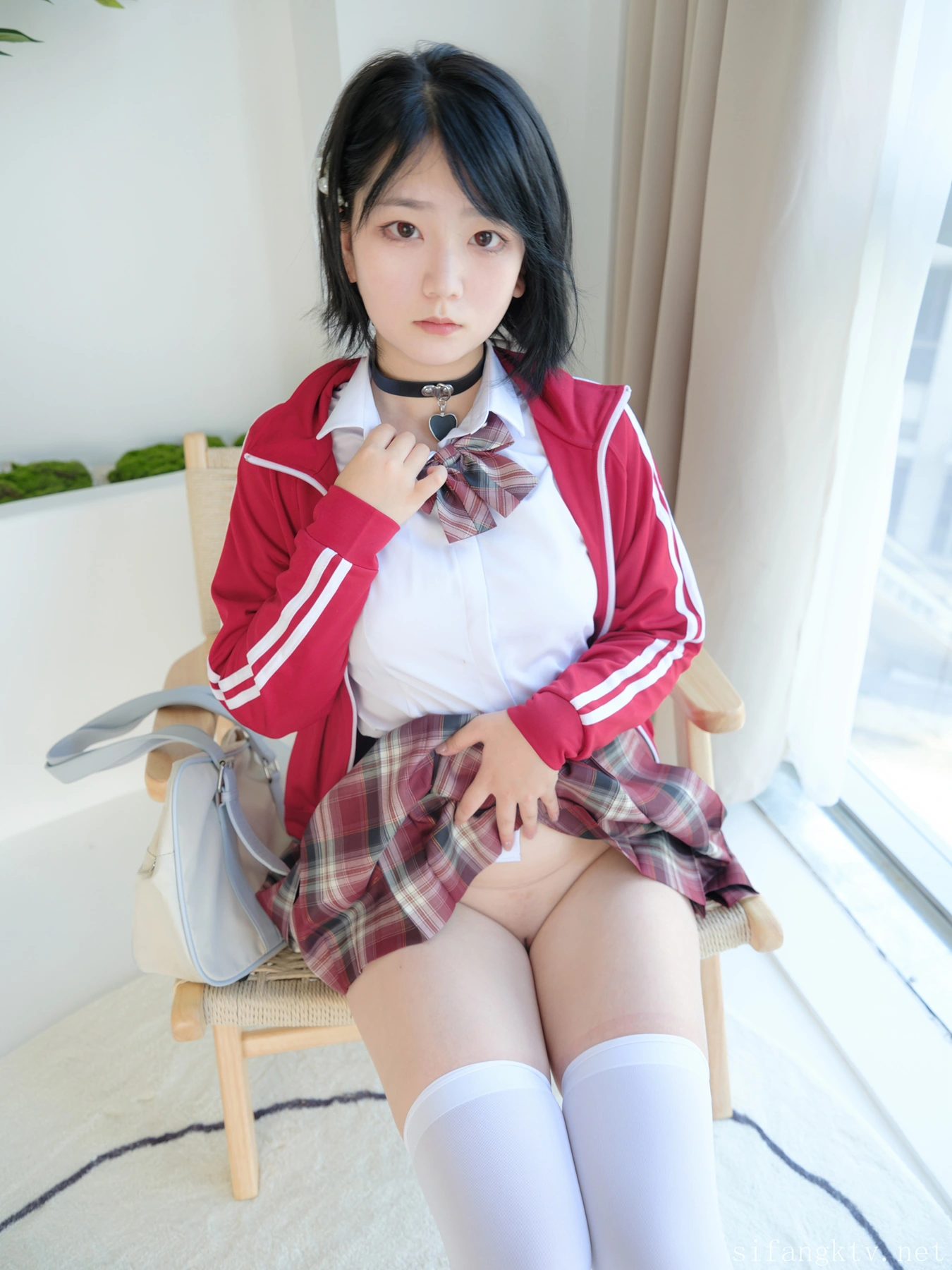 Cosplay Lin Shuci 林书辞 – 制服娃娃脸可爱双马尾粉嫩肥美