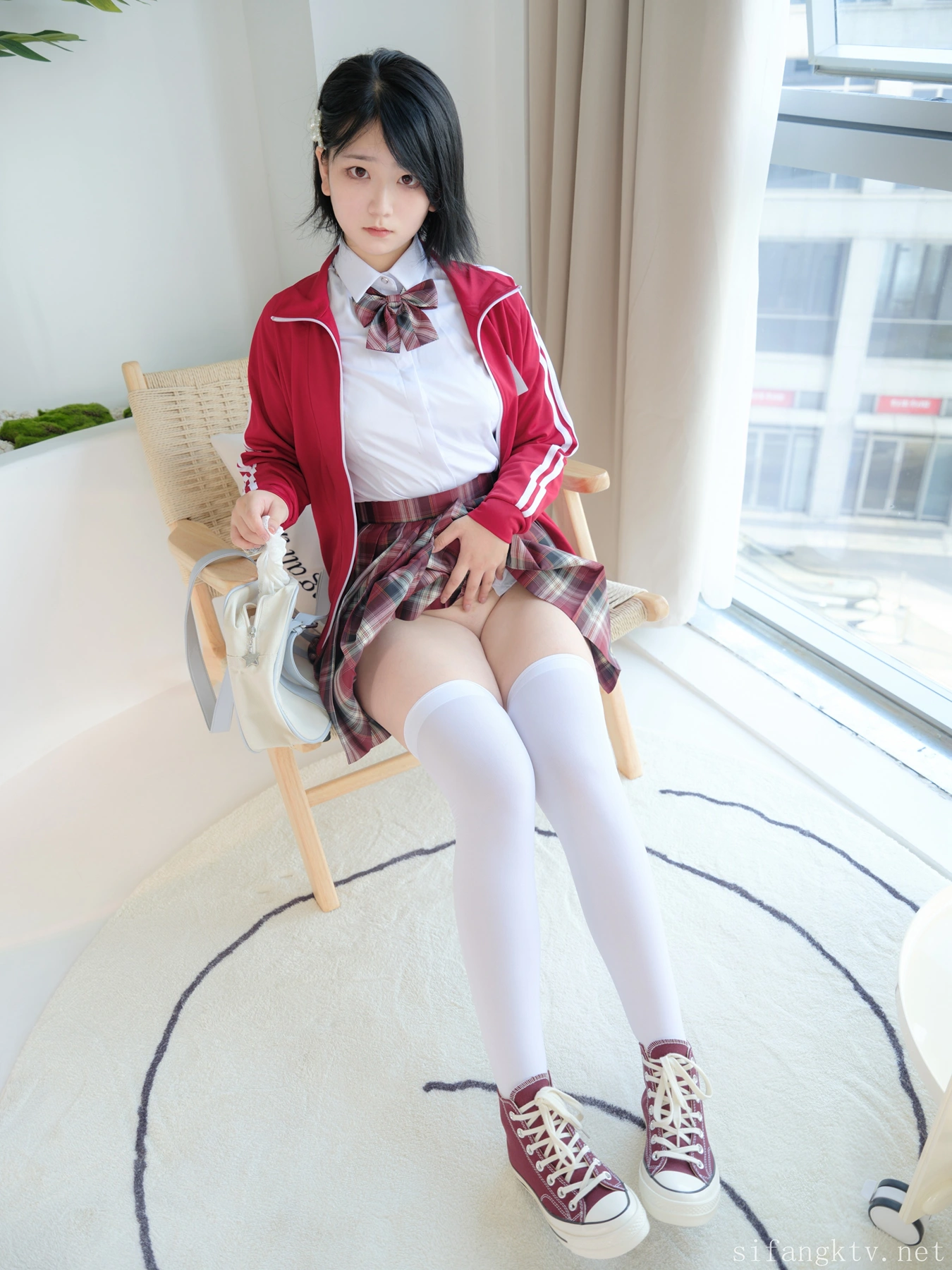 Cosplay Lin Shuci 林书辞 – 制服娃娃脸可爱双马尾粉嫩肥美