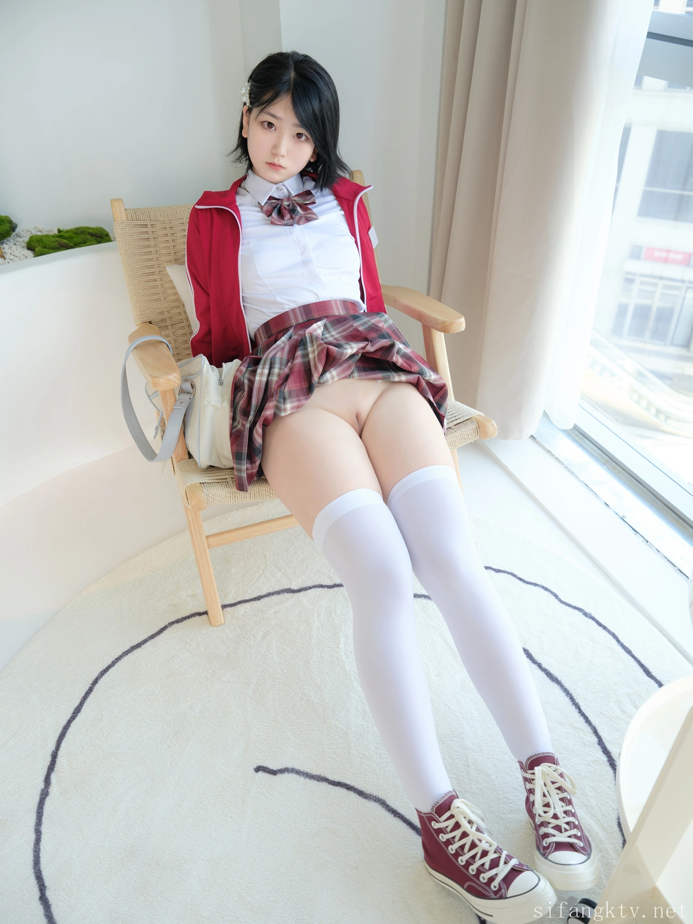 Cosplay Lin Shuci 林书辞 – 制服娃娃脸可爱双马尾粉嫩肥美