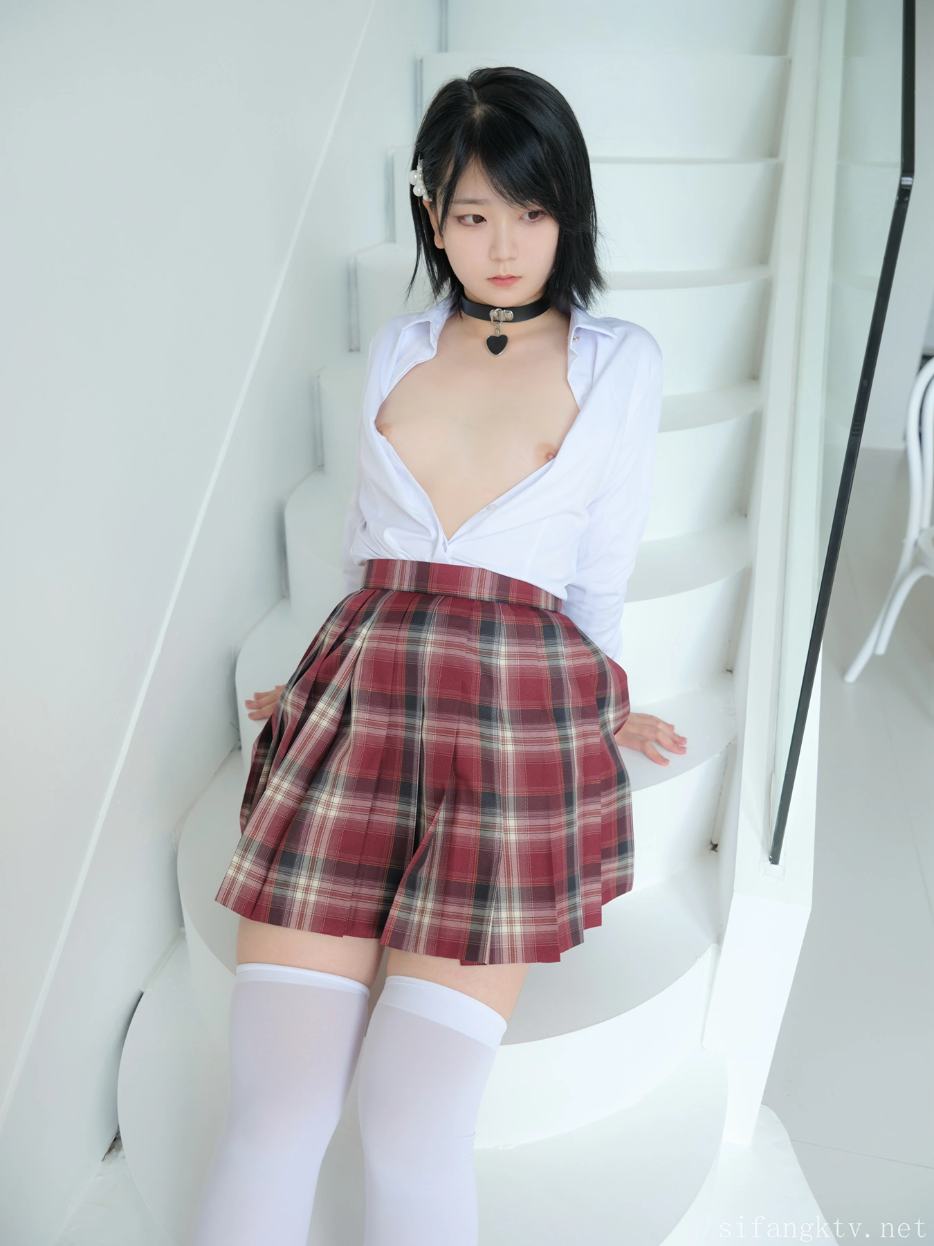 Cosplay Lin Shuci 林书辞 – 制服娃娃脸可爱双马尾粉嫩肥美