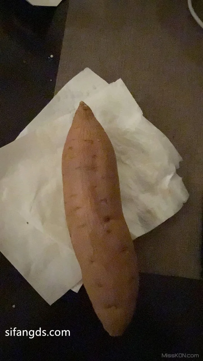 H(小小绘)_ 仙级白虎少女 11.16最新付费福利