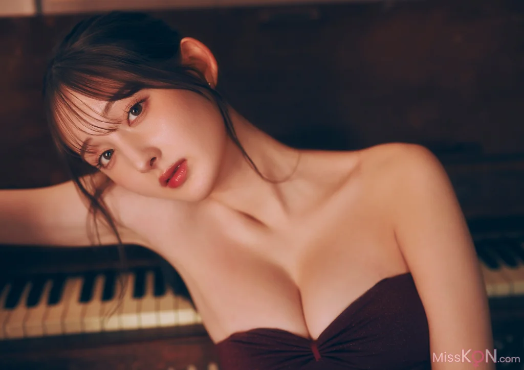 Cecile Nana (菜那セシル)_ BUBKAデジタル写真集 「冬のヒロイン」