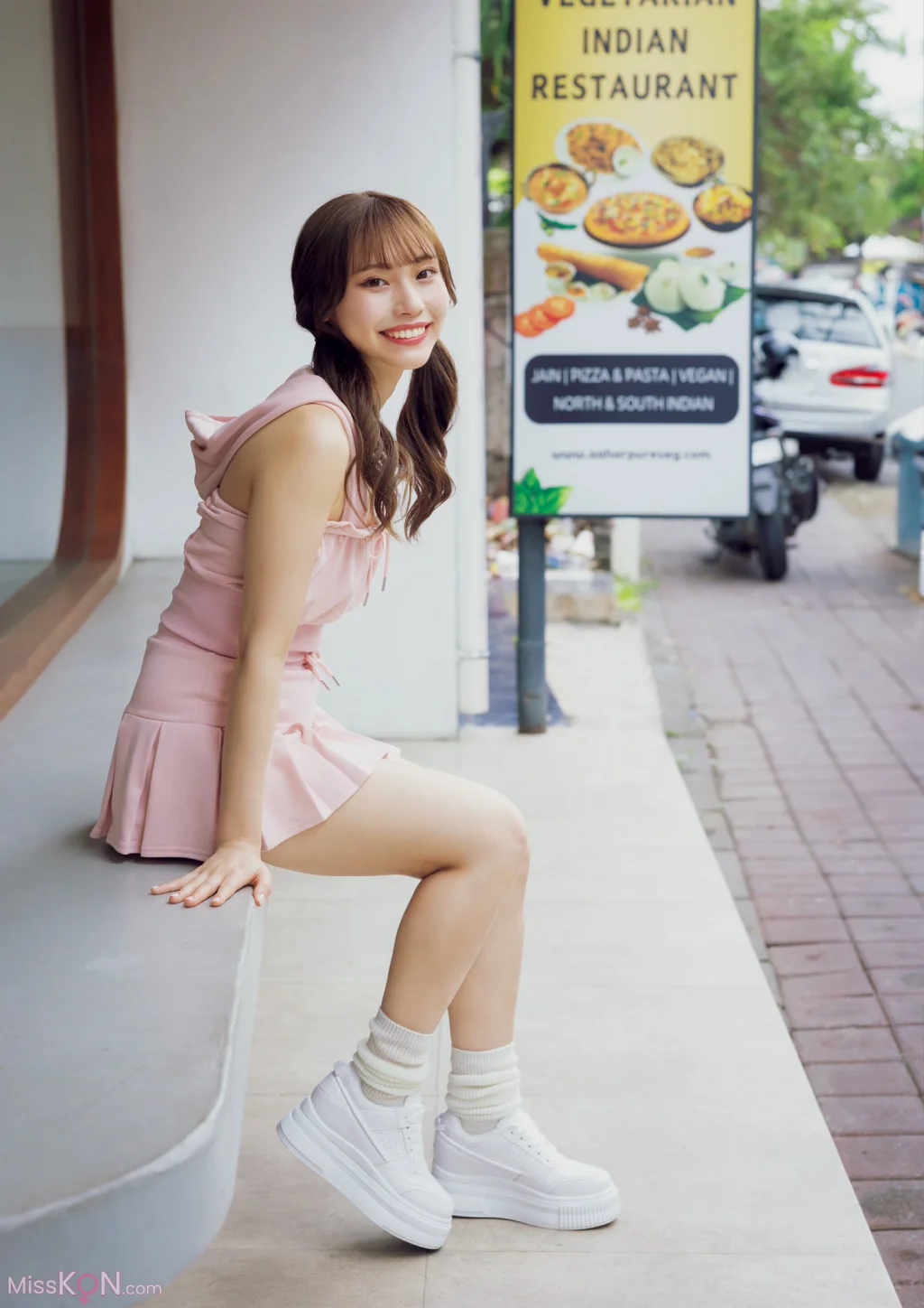 Saaya Kawagoe (川越紗彩)_ 1st写真集 なんとかなるなる