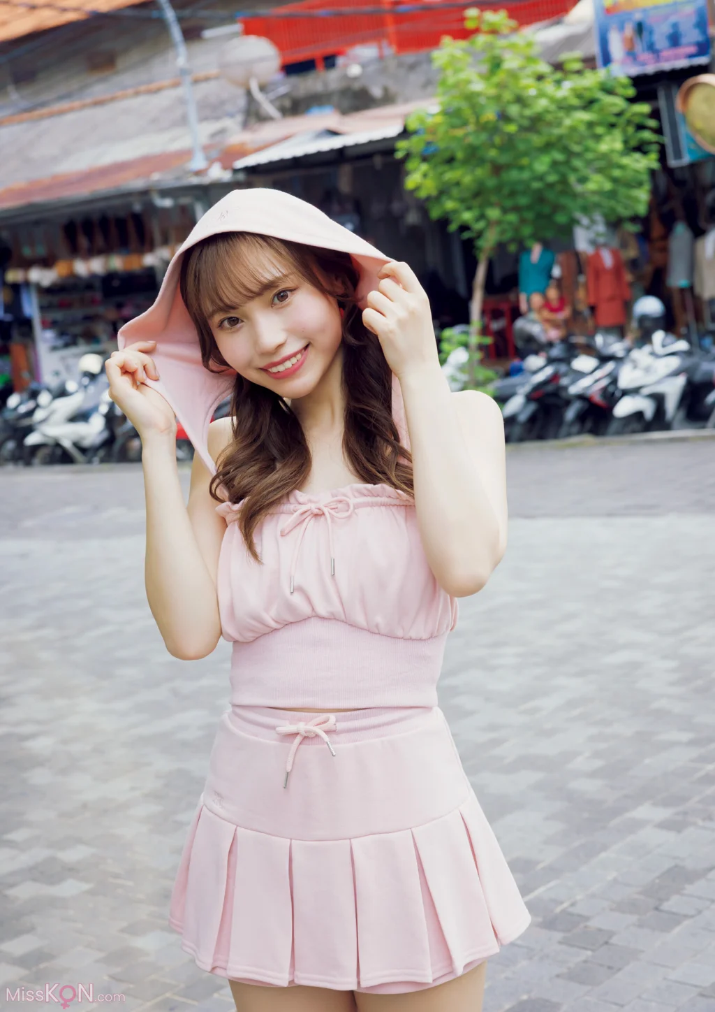 Saaya Kawagoe (川越紗彩)_ 1st写真集 なんとかなるなる