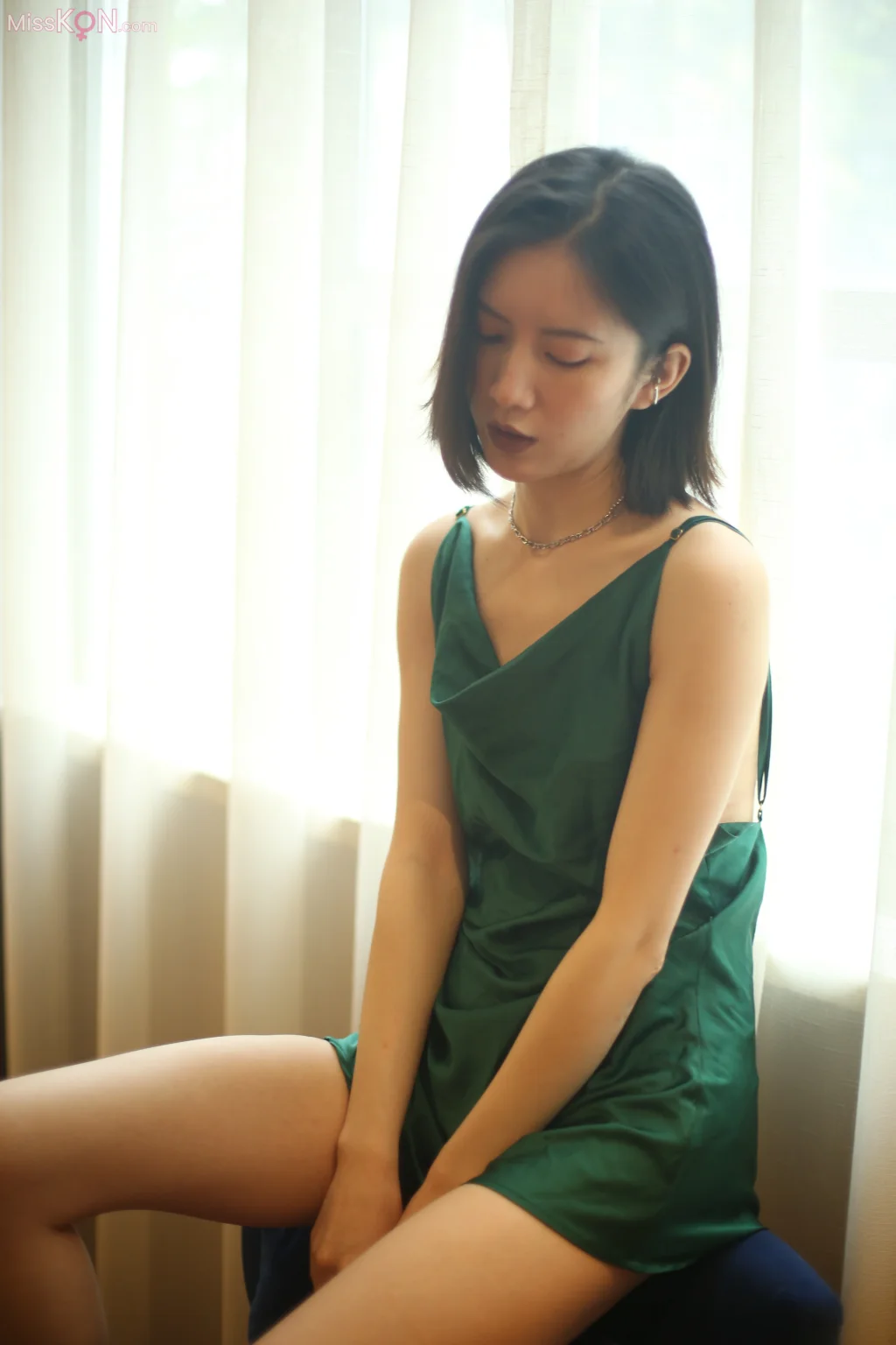 [Private Photoshoot] 凉子_ 高冷御姐冰美人 白丝美腿 全尺度私拍