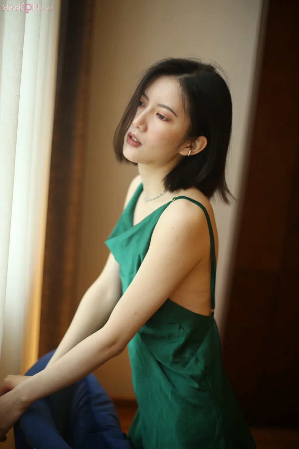[Private Photoshoot] 凉子_ 高冷御姐冰美人 白丝美腿 全尺度私拍