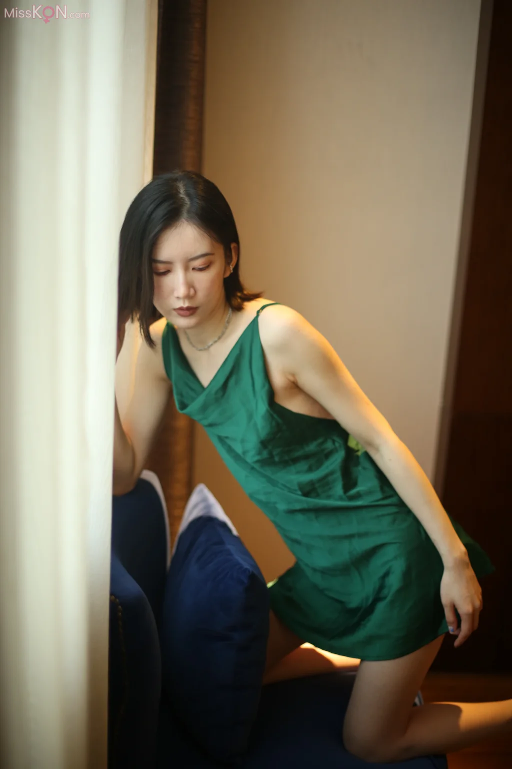 [Private Photoshoot] 凉子_ 高冷御姐冰美人 白丝美腿 全尺度私拍