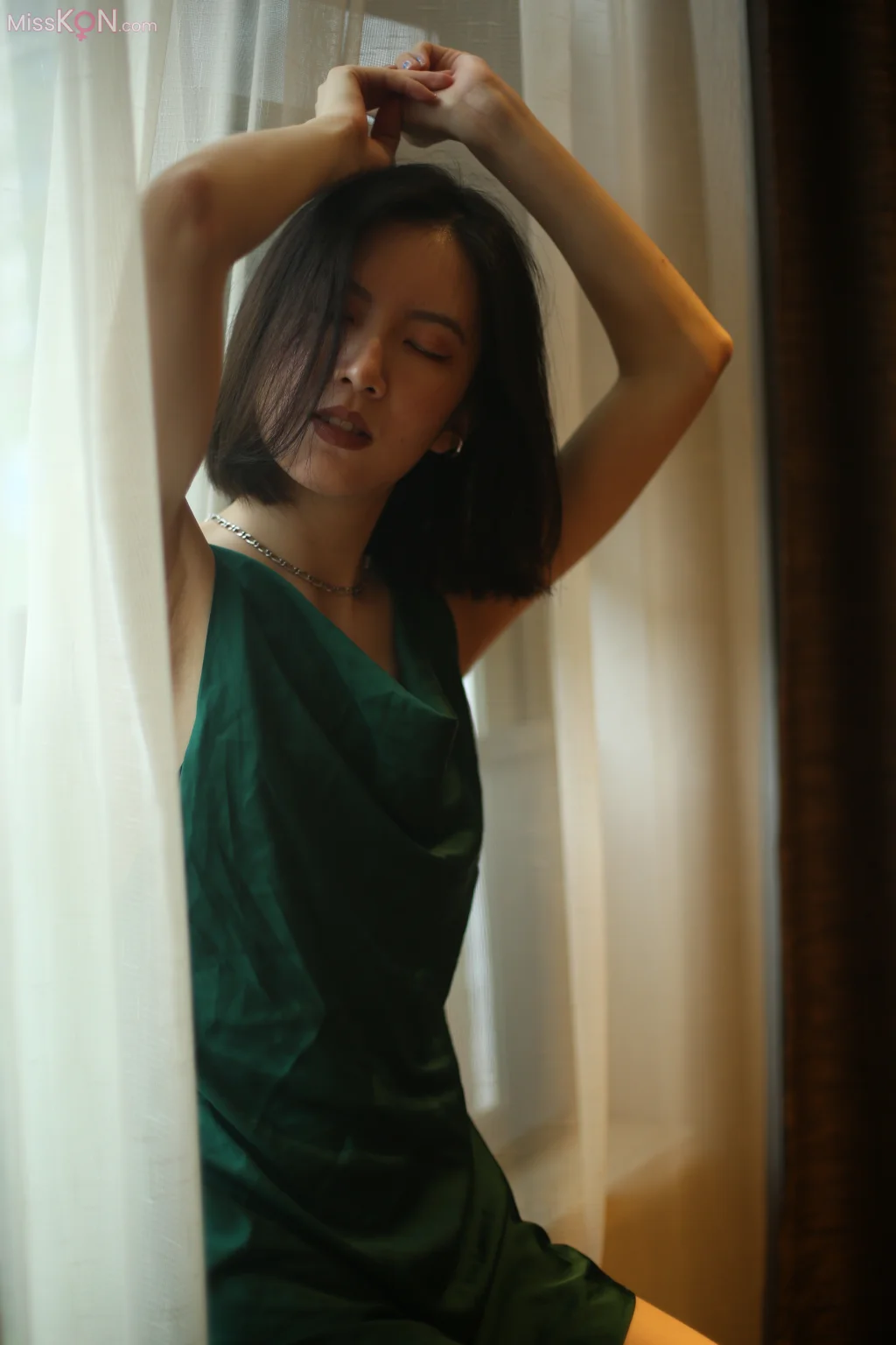 [Private Photoshoot] 凉子_ 高冷御姐冰美人 白丝美腿 全尺度私拍