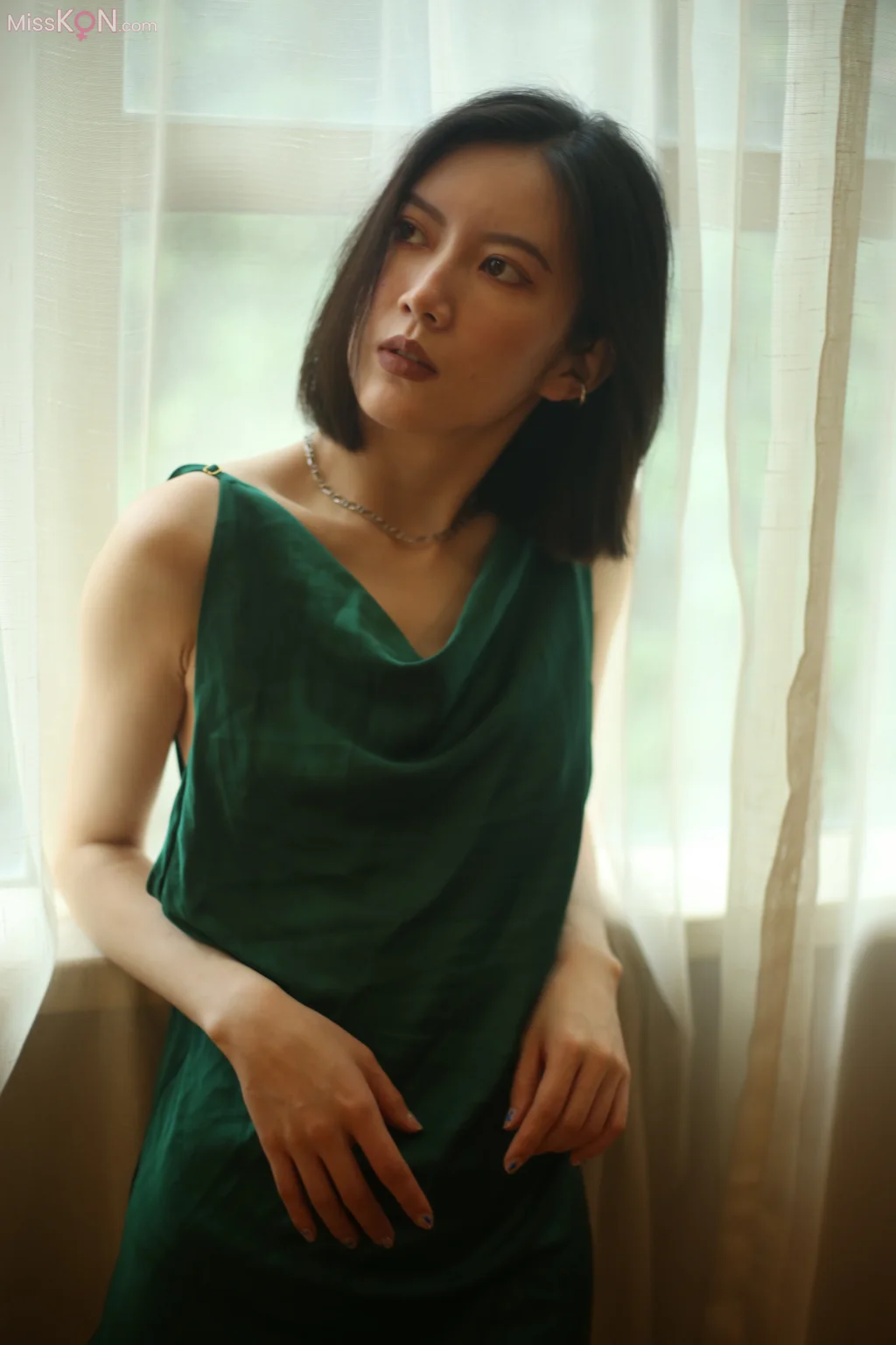 [Private Photoshoot] 凉子_ 高冷御姐冰美人 白丝美腿 全尺度私拍