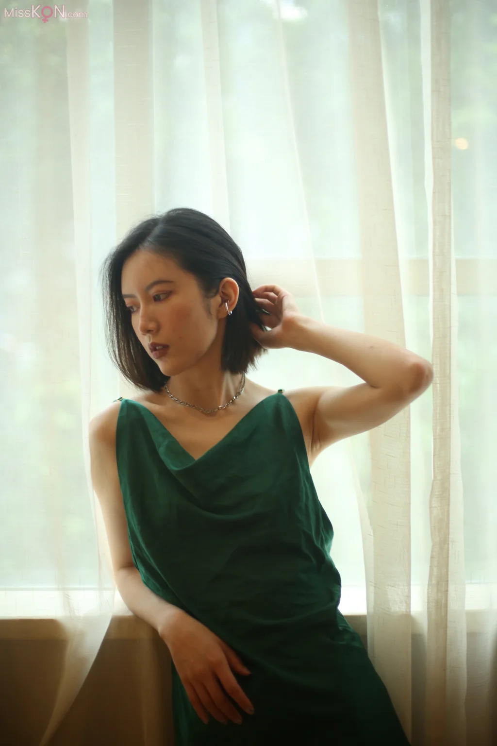 [Private Photoshoot] 凉子_ 高冷御姐冰美人 白丝美腿 全尺度私拍