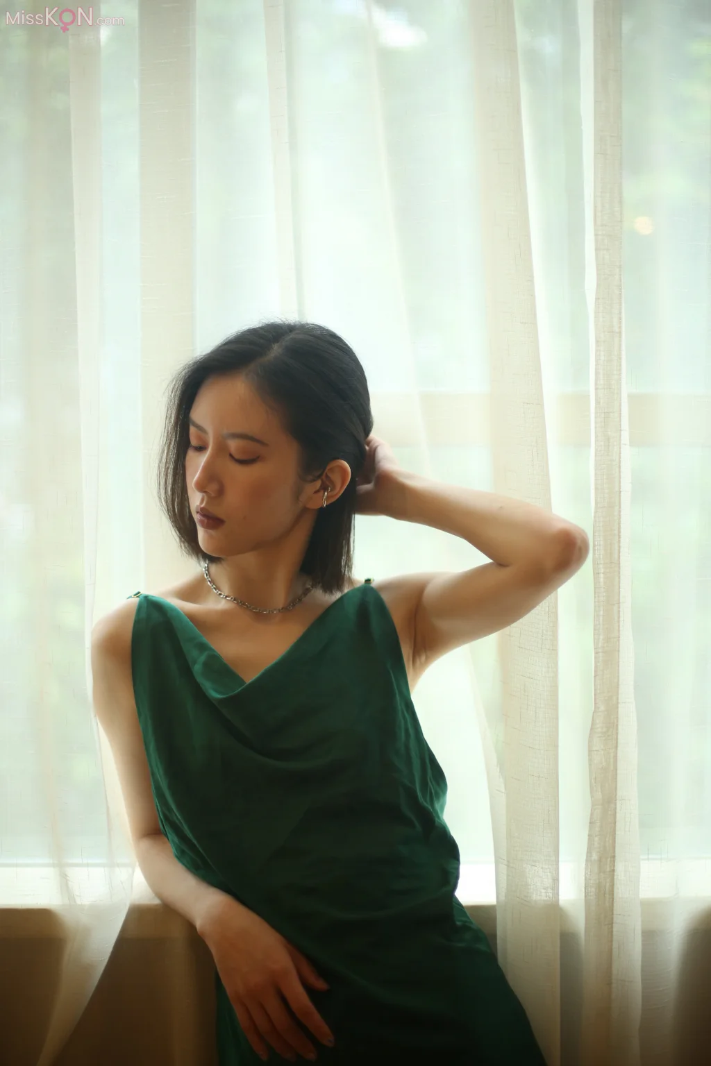 [Private Photoshoot] 凉子_ 高冷御姐冰美人 白丝美腿 全尺度私拍