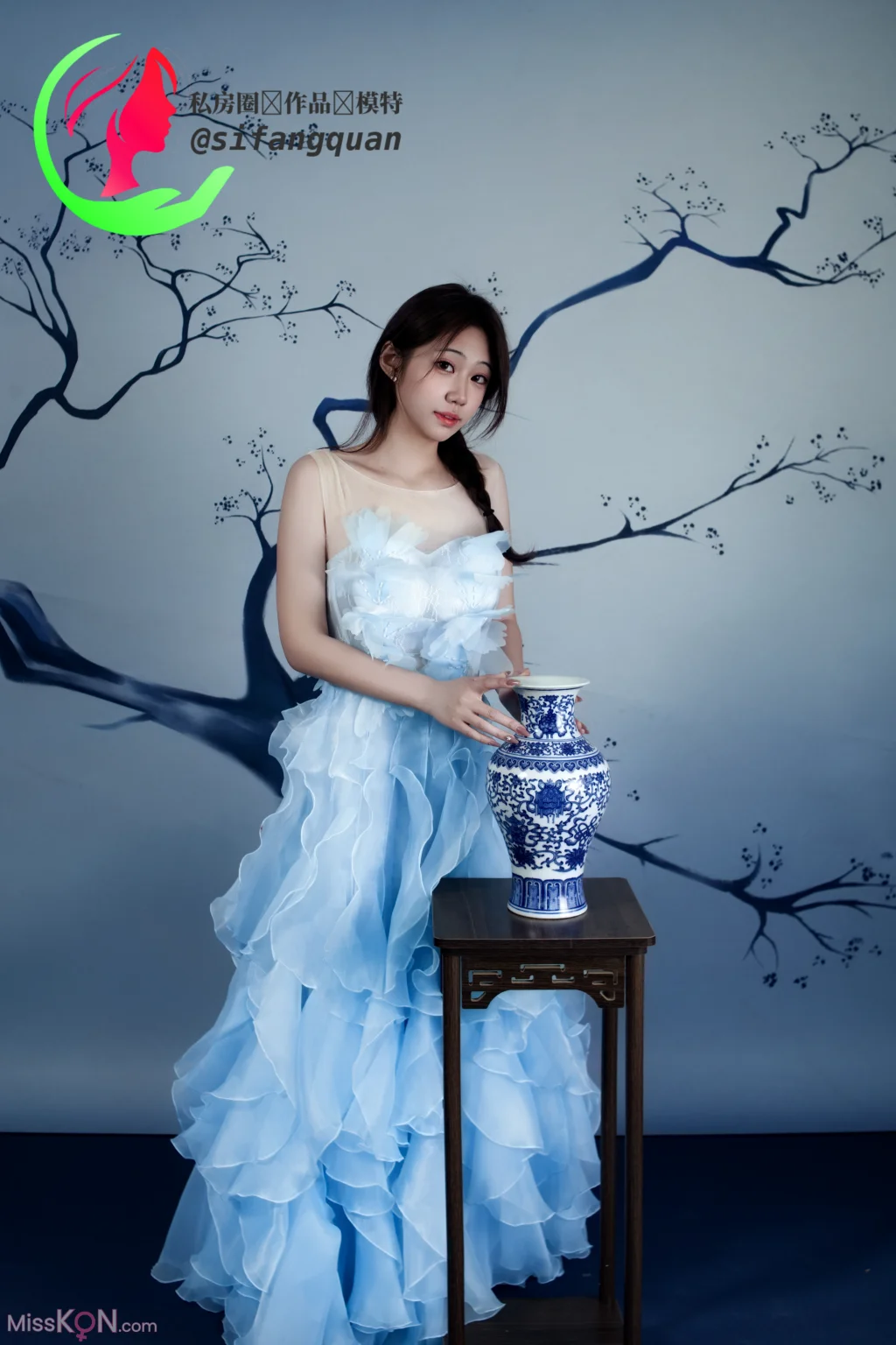 [Private Photoshoot] 大一学妹公主裙与青花瓷 全尺度私拍