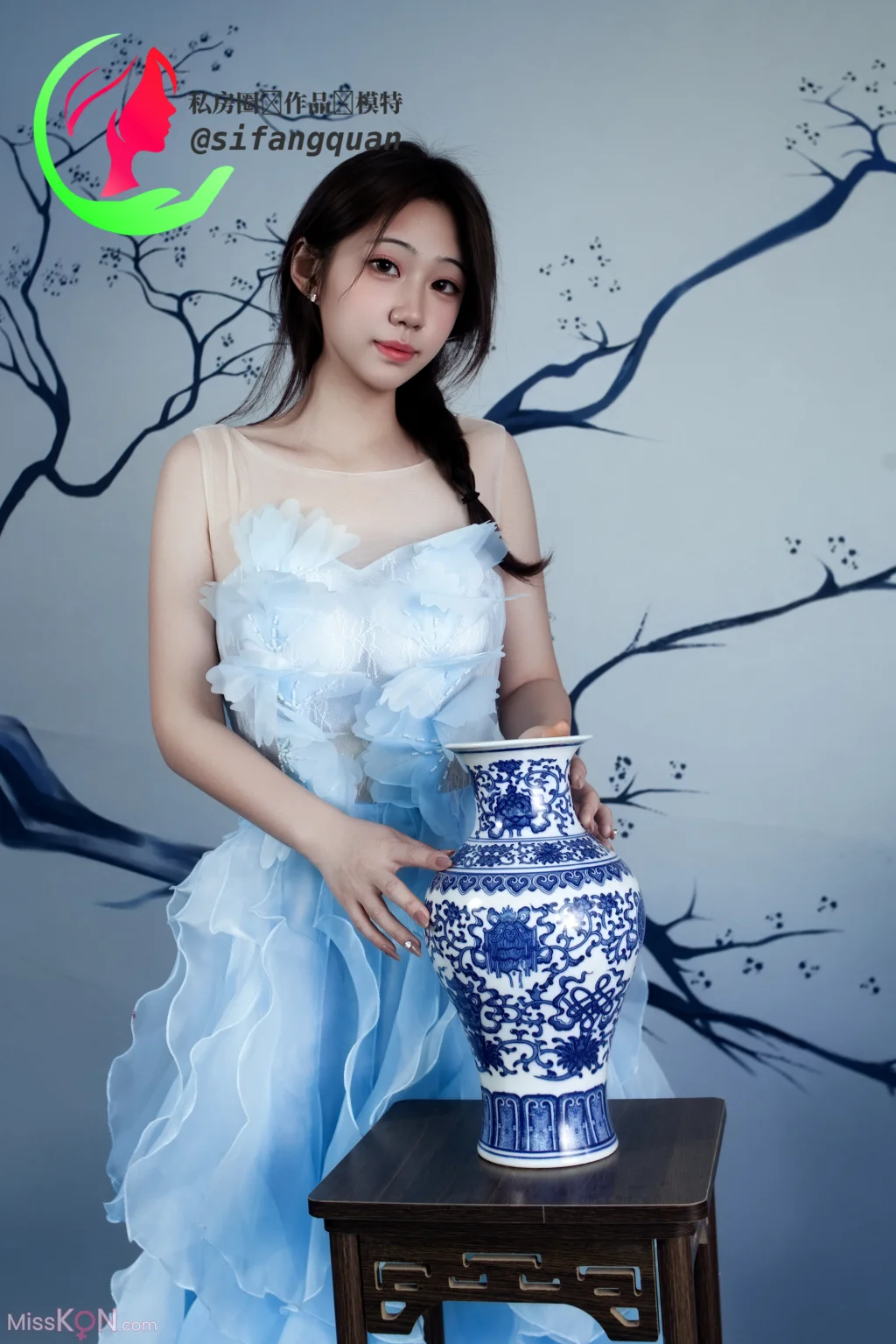 [Private Photoshoot] 大一学妹公主裙与青花瓷 全尺度私拍