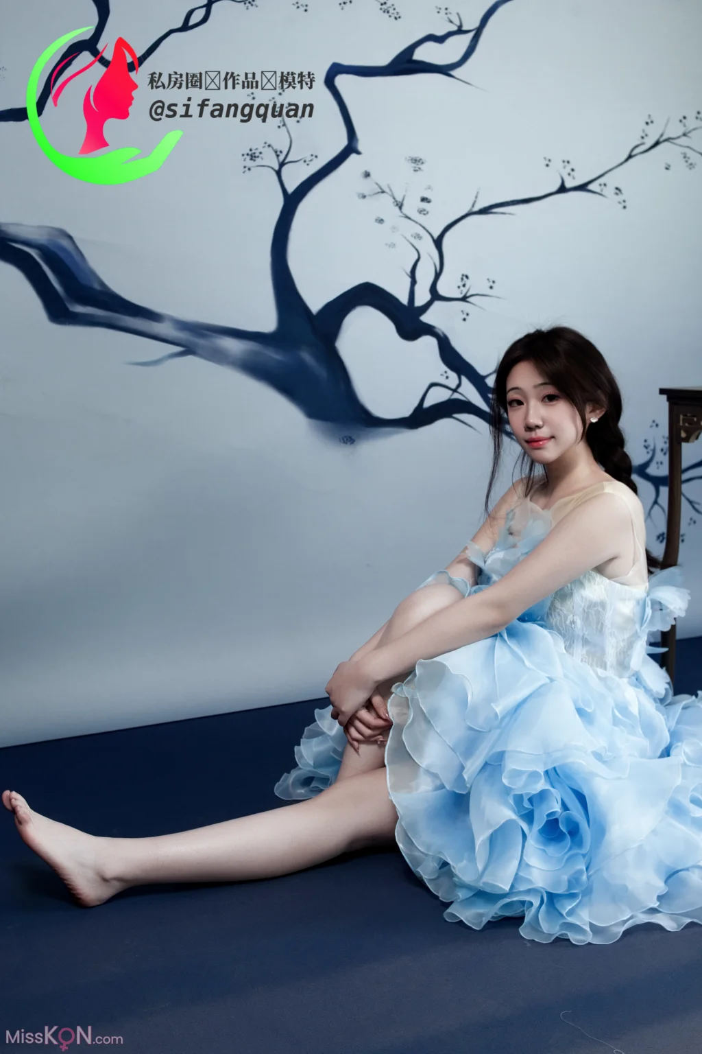 [Private Photoshoot] 大一学妹公主裙与青花瓷 全尺度私拍