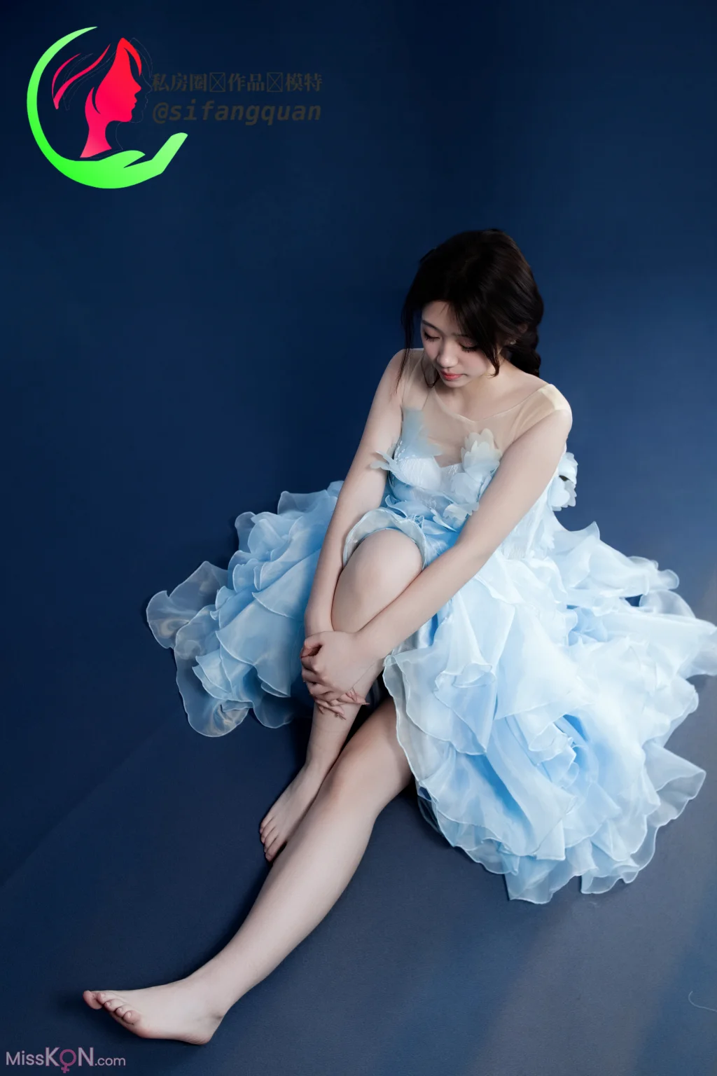 [Private Photoshoot] 大一学妹公主裙与青花瓷 全尺度私拍