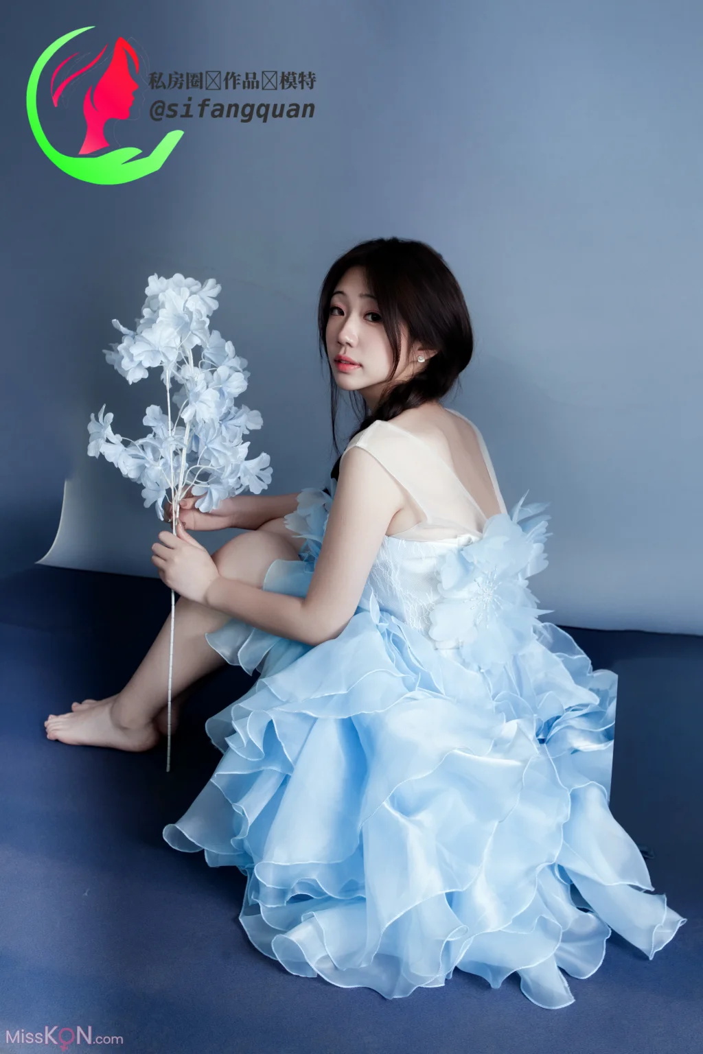 [Private Photoshoot] 大一学妹公主裙与青花瓷 全尺度私拍