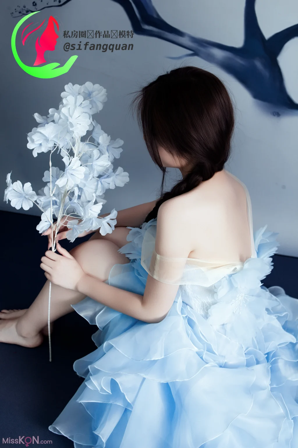 [Private Photoshoot] 大一学妹公主裙与青花瓷 全尺度私拍